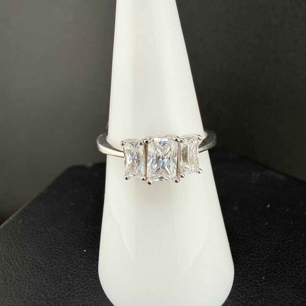 Vintage Rhinestone Cocktail Ring Three Stone Sivler Tone Size 7